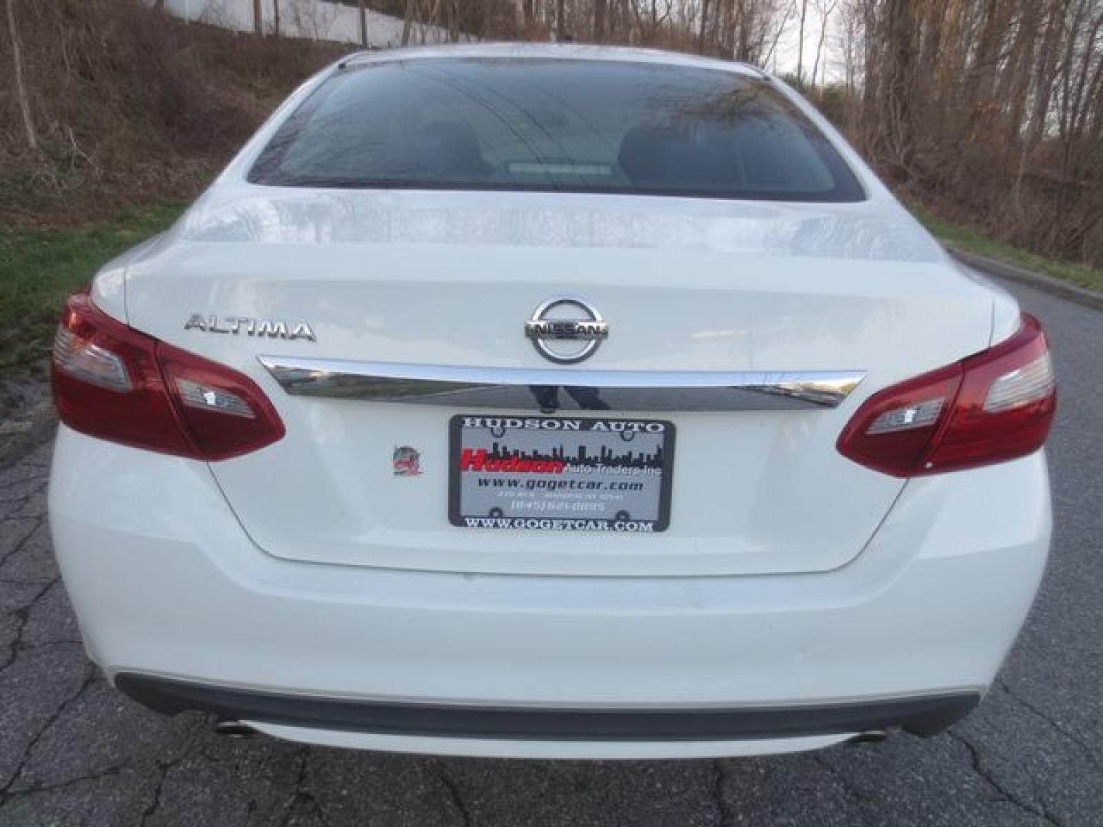2018 White /Black Nissan Altima 2.5 (1N4AL3AP6JC) with an 2.5L L4 DOHC 16V engine, CVT transmission, located at 270 US Route 6, Mahopac, NY, 10541, (845) 621-0895, 41.349022, -73.755280 - Photo #5